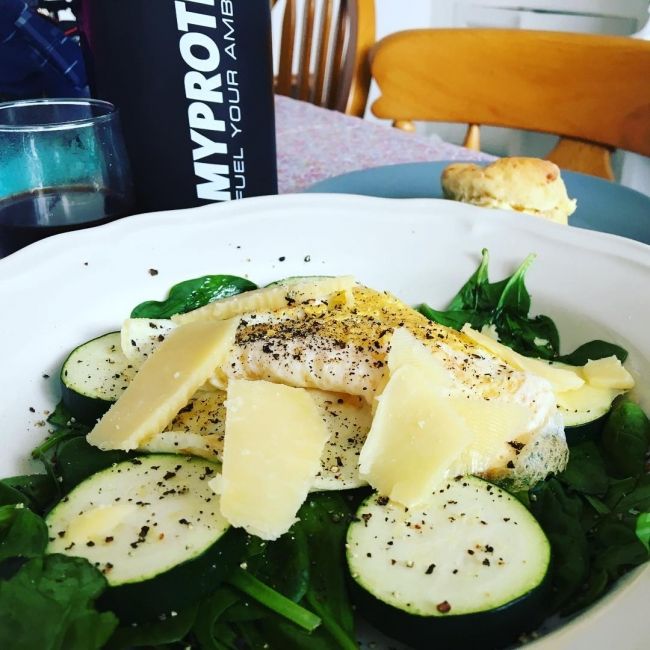 While dotties having a nap, I've rocked together a spinach and courgette salad with two eggs, bit of cheese lashings of pepper and a cute ❤️ shaped scone from @vintagefolly. Little protein shake to top up and an Espresso, from a Biatelli from my mate @ginodeblas #goodfood #healthyeating #balanced