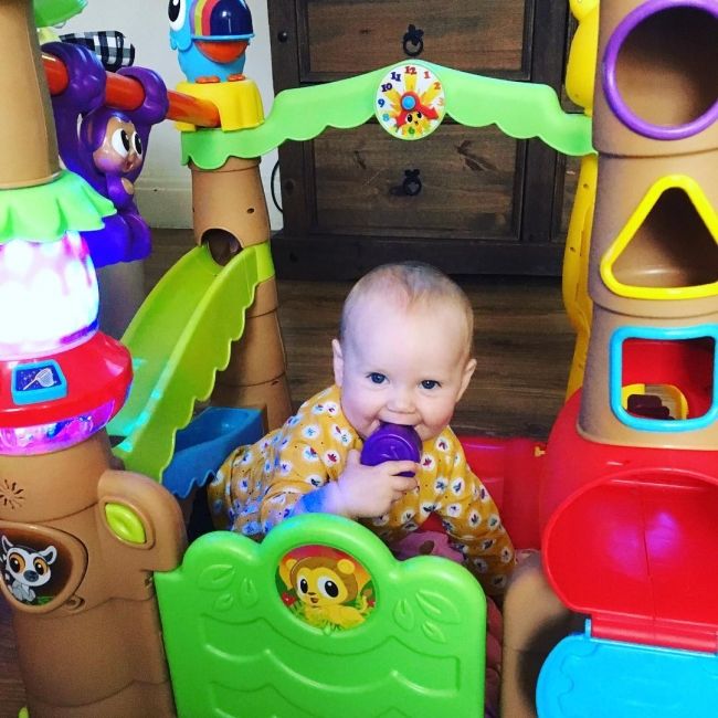 Look at this cheeky monkey. What a cheeky choppy just a perfect combination of mummy and daddy. It's like she's got the best of us both @vintagefolly. She loves her @officiallittletikesuk light and go tree house. #imgiraffe #hehehe